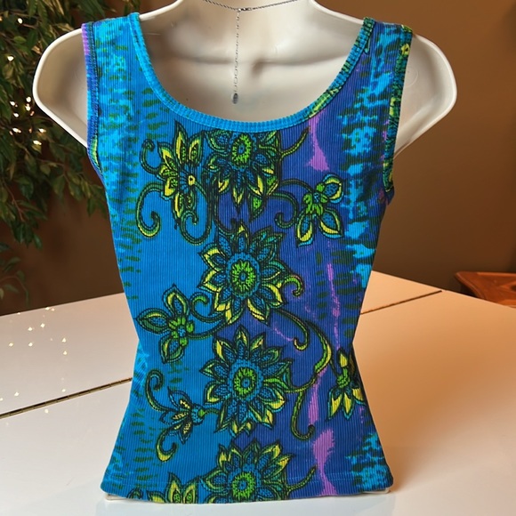 CHAUDRY ART TOP IN VIBRANT BLUES, GREENS, PINKS & YELLOW - SEQUIN DESIGNS -SMALL - Picture 10 of 13